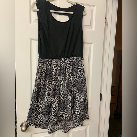 Leopard print hi-lo dress - Picture 2 of 3